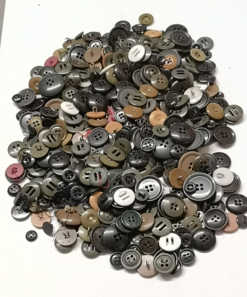 Vintage Style Unsorted Mixed Styles, Sizes & Colours Buttons 500g Lot#30