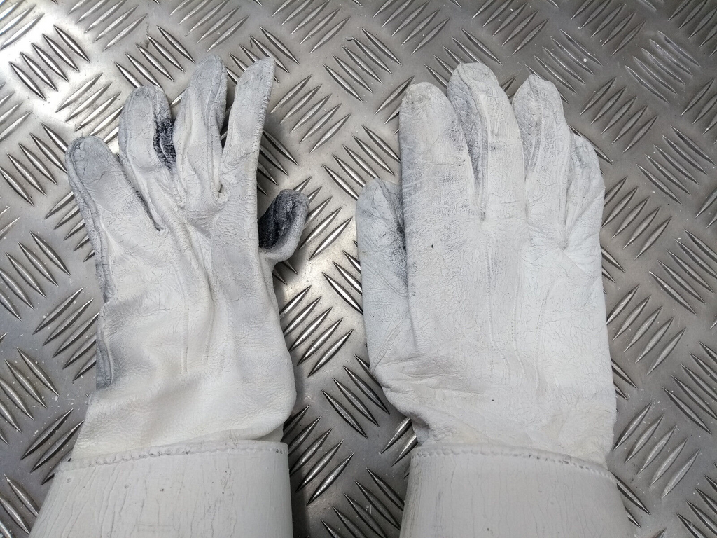 British Army Household Cavalry White Leather Gauntlet Parade Gloves Size 9.