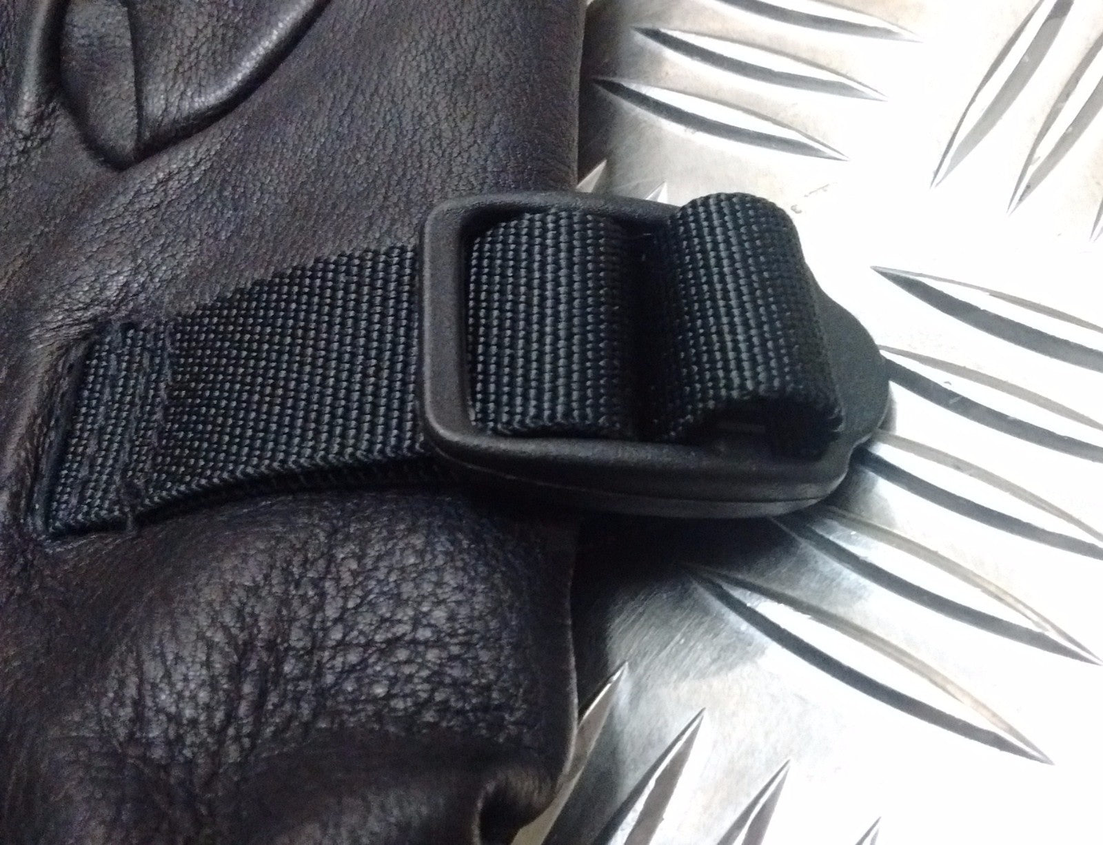 Soldier 95 Black or Green Leather Combat Gloves MVP