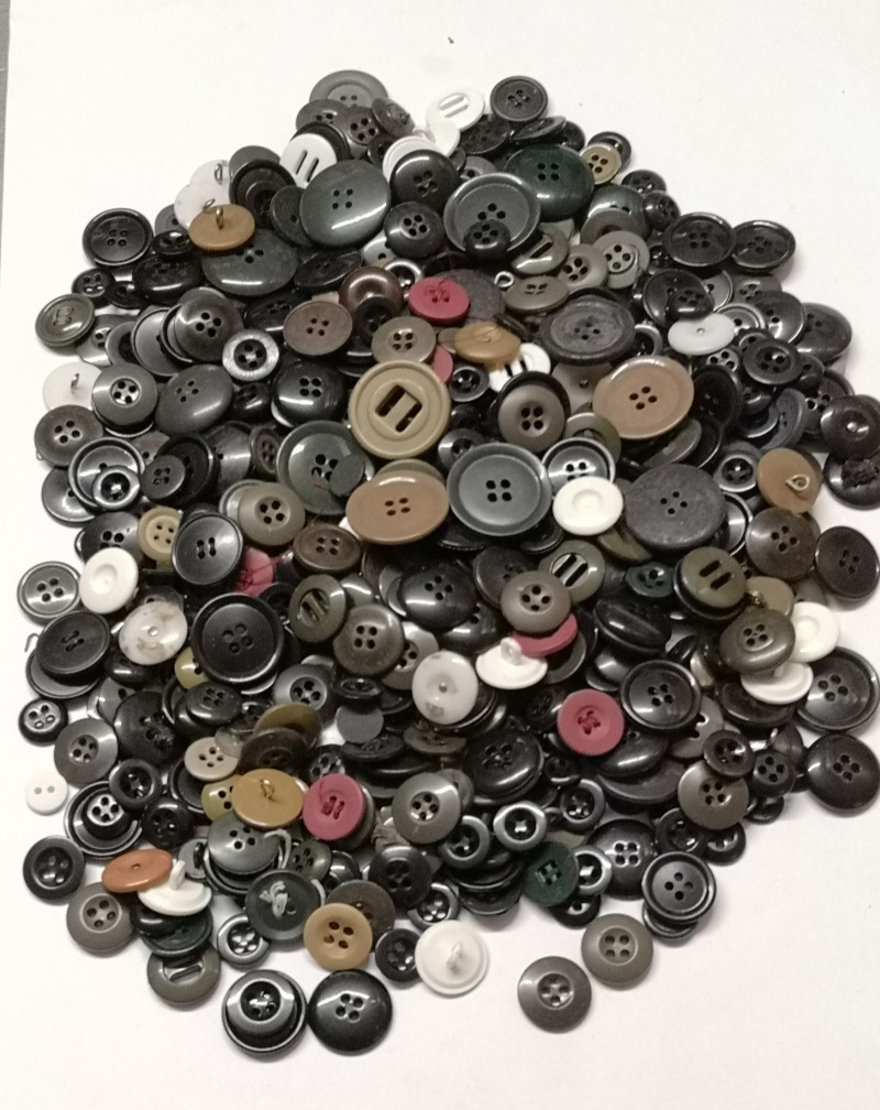 Vintage Style Unsorted Mixed Styles, Sizes & Colours Buttons 500g Lot#29