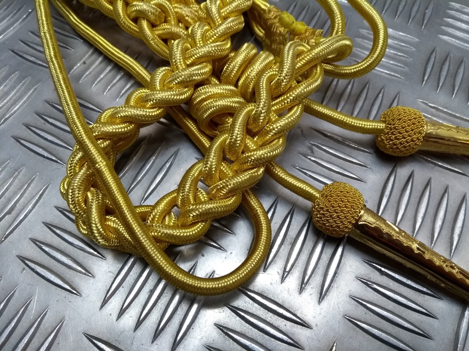 Bahrain Ceremonial Aiguillette Officers Lanyard Metallic Gold Insignia Tip Ends