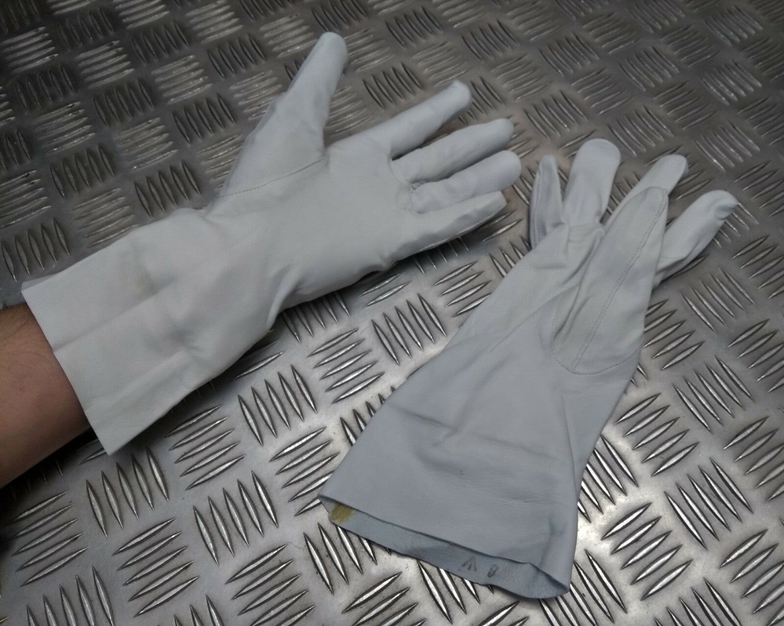 Water Resistant Gloves Undyed Leather British Specification Gauntlet