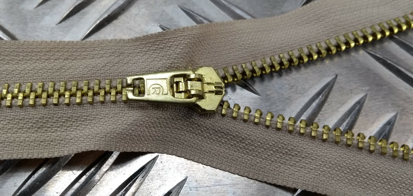 Genuine British Issue 19.5cm Closed End Metal Zip Zipper Beige ZPM205