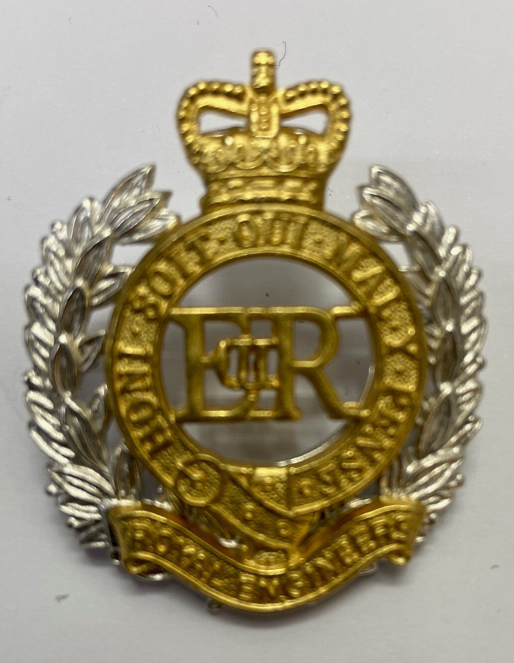 Royal Engineers Officers Hat / Cap Badge RE Genuine British Army Issue - NEW
