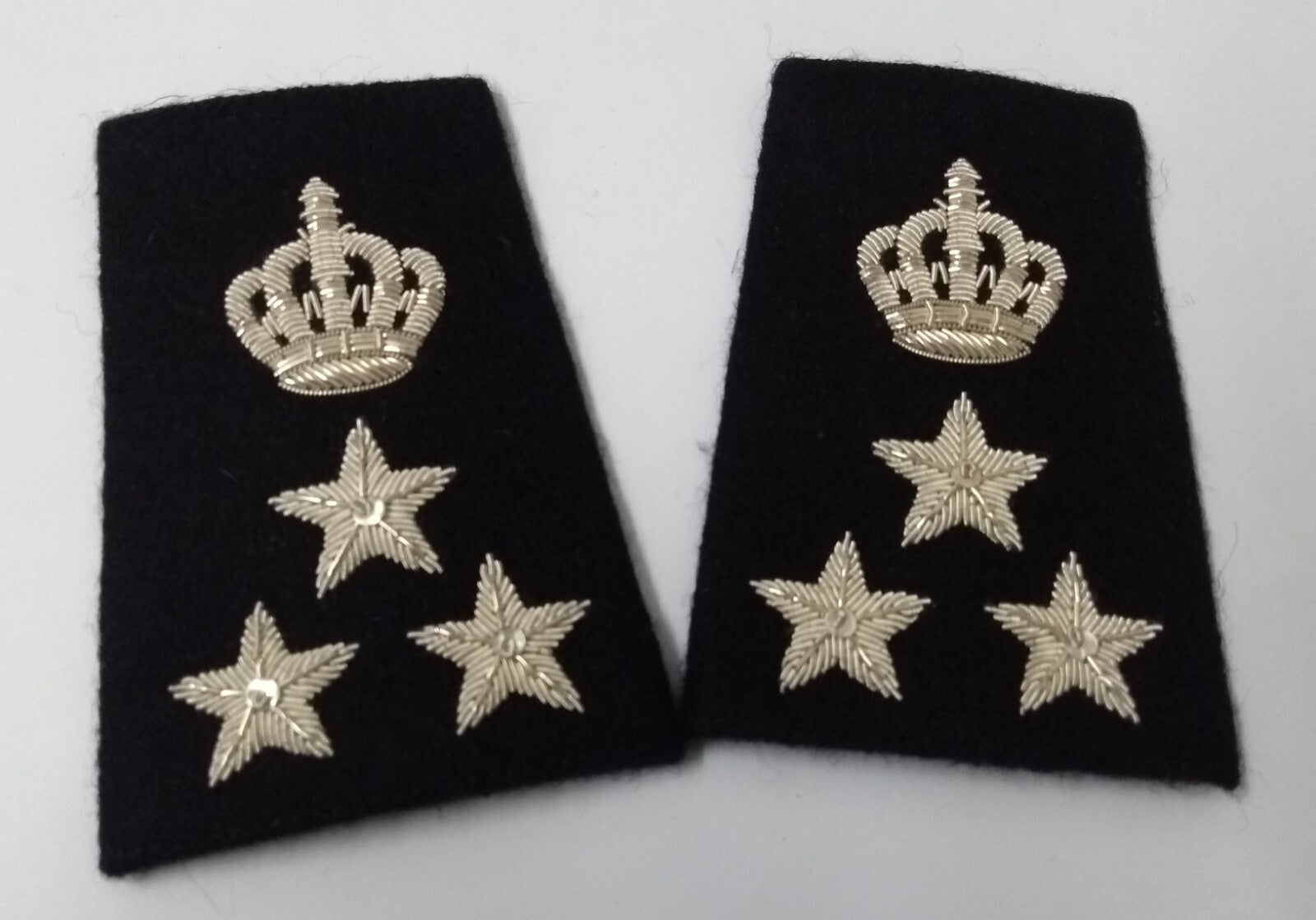 Qatar Winter Slides Shoulder Epaulettes Silver Braided