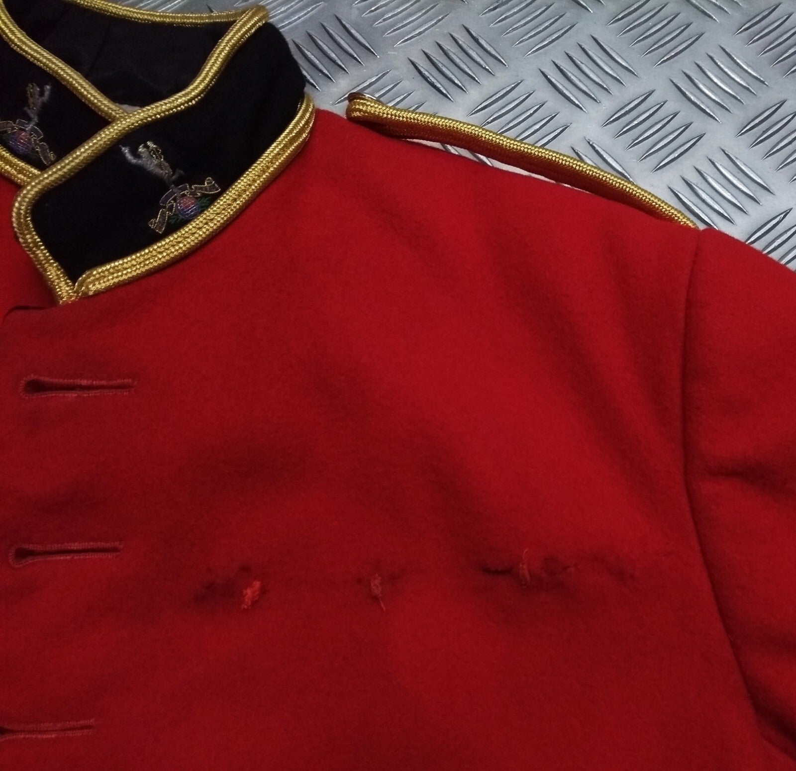 British Army Red Tunic Bandsman's R.SIGS Band With Badges Good Size