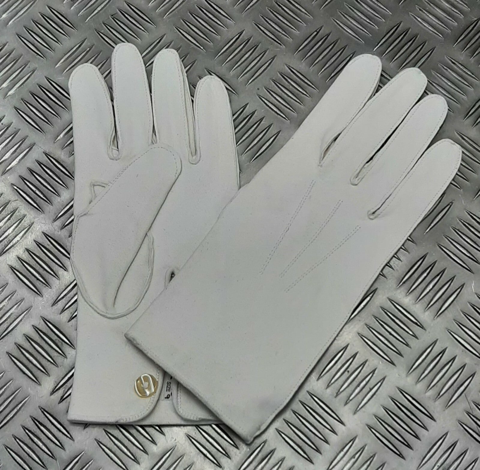 Genuine British Ceremonial Deerskin 3 Dart Leather Gloves Unissued