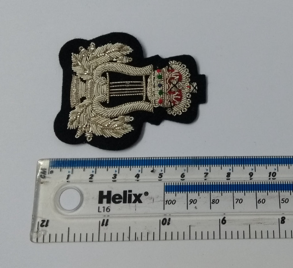 Army Qualification Wire Braided Badge Silver Lyre & Laurel Wreath on Green Felt