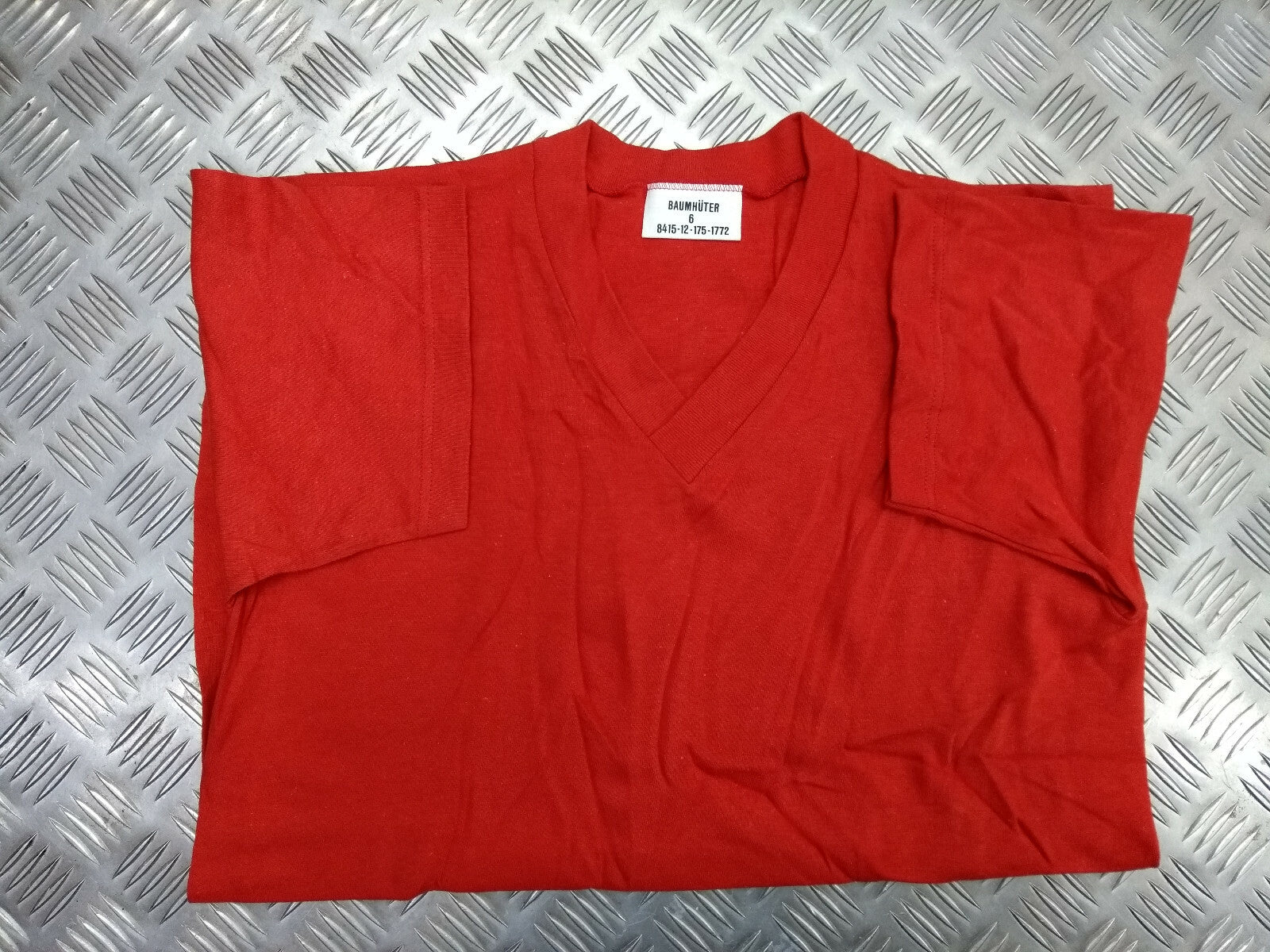 Genuine German 100% Cotton Red Short Sleeve V-neck T-shirt Medium - NEW