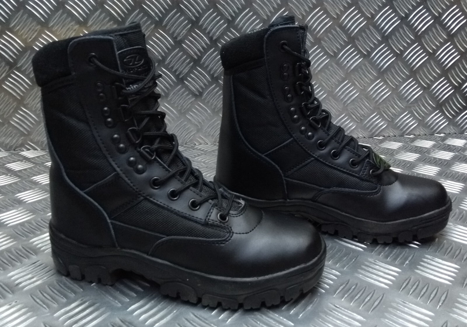 Lightweight Combat Boots With Shock Absorbing Anti Slip Soles Highlander UK4