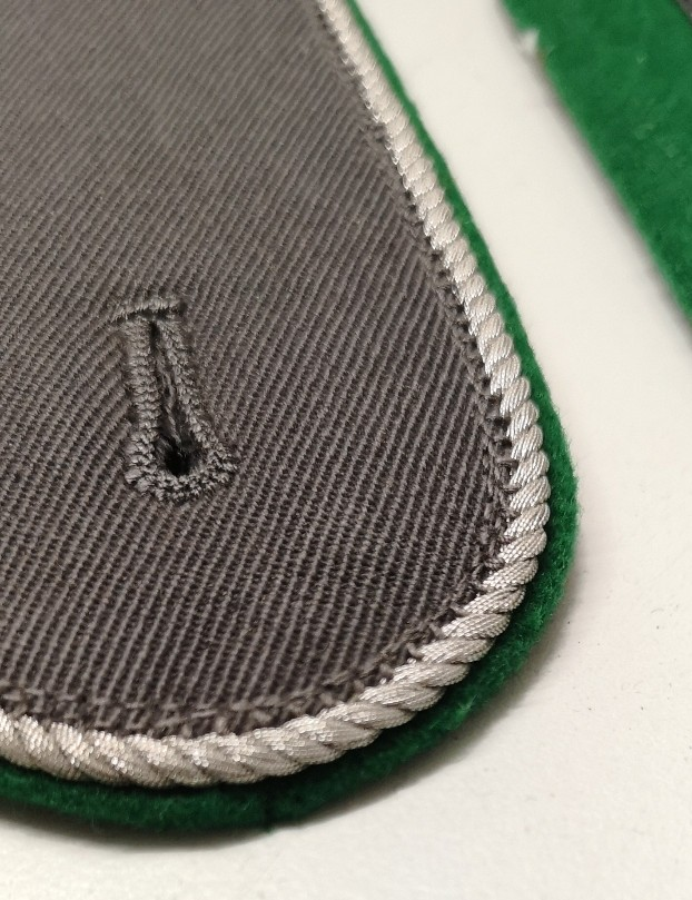 German Shoulder Boards Epaulettes Grey with Silver Edge on Green