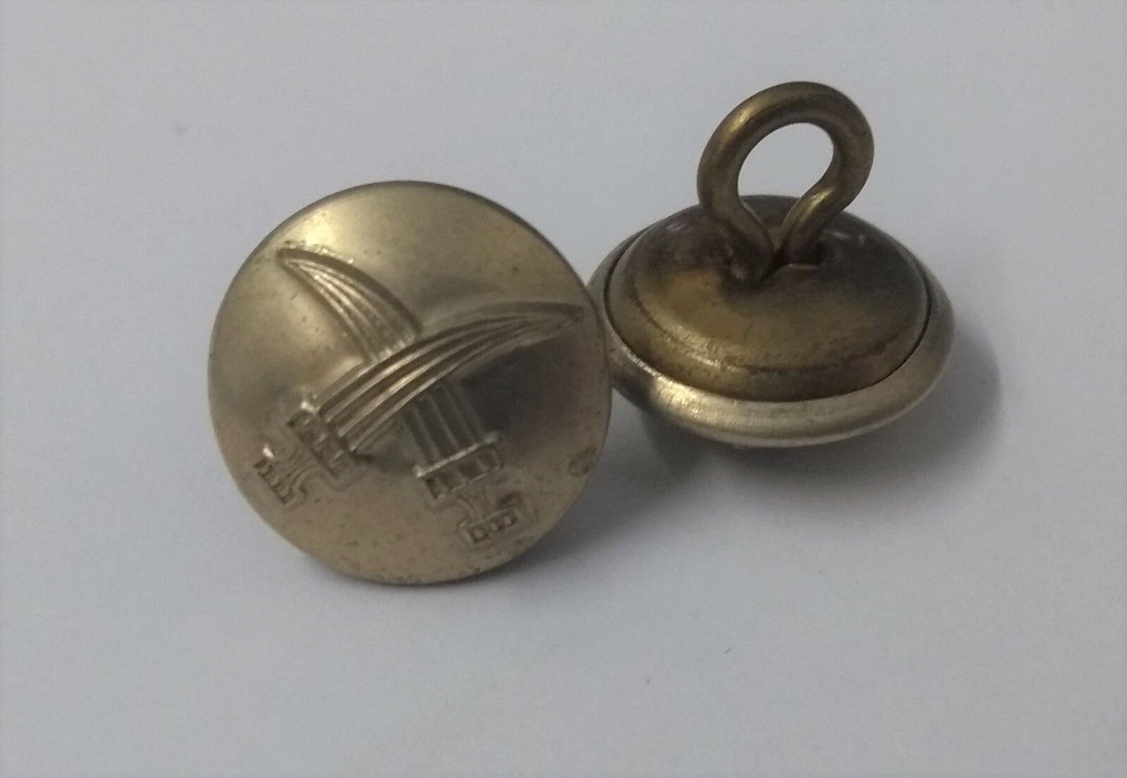 Genuine British Made Bahrain Obsolete Insignia Nickel Ring Buttons X2 ASBT237