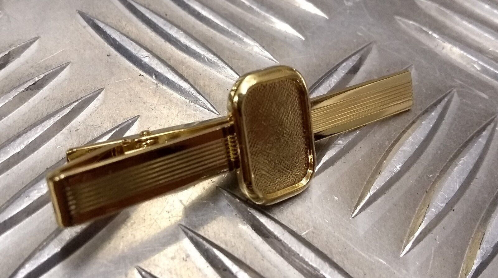Wedgwood England Crocodile Tie Clip