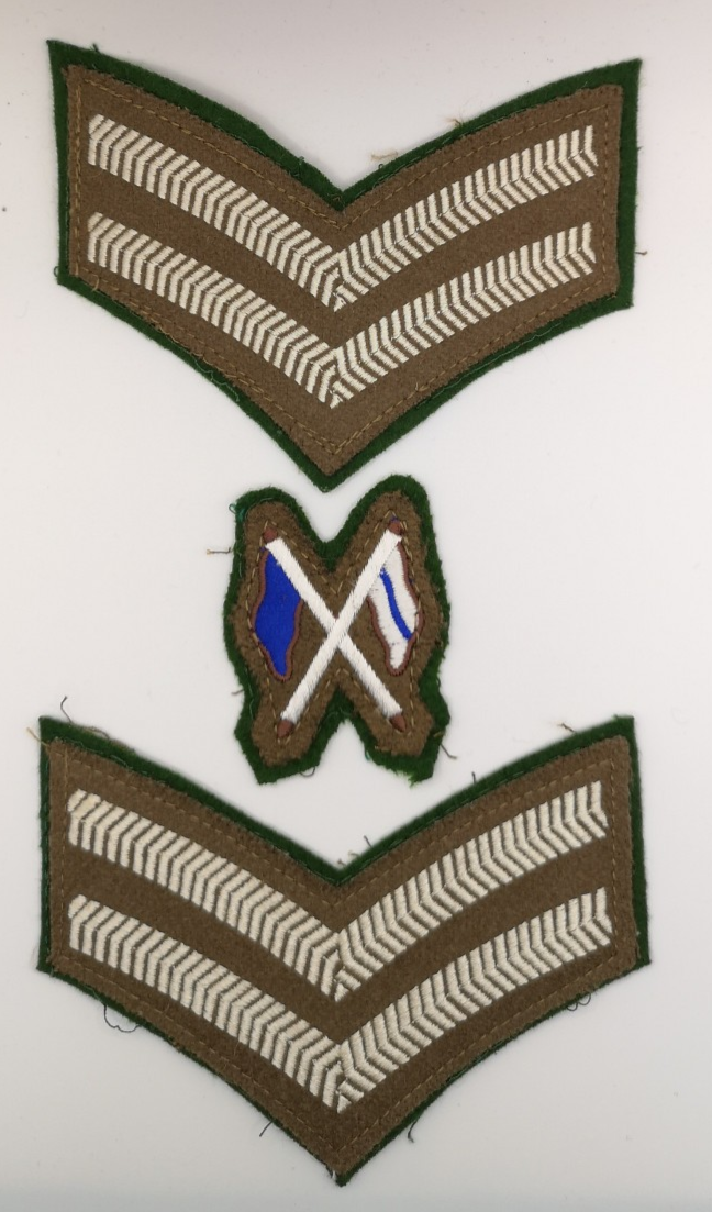 British Army Fad Corporal Chevrons & Signaller Patch on Green Felt