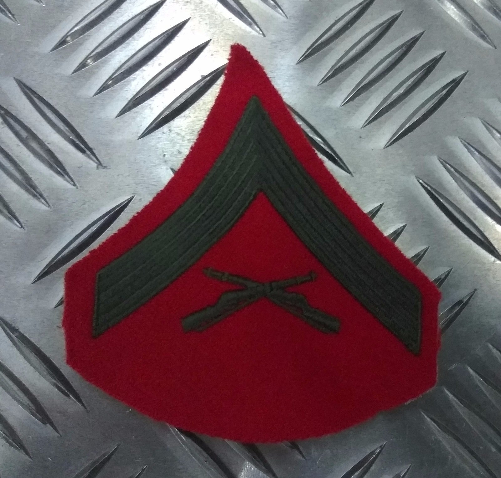 US USMC Marine Corp Lance Corporal Chevron With Crossed Rifles - NEW