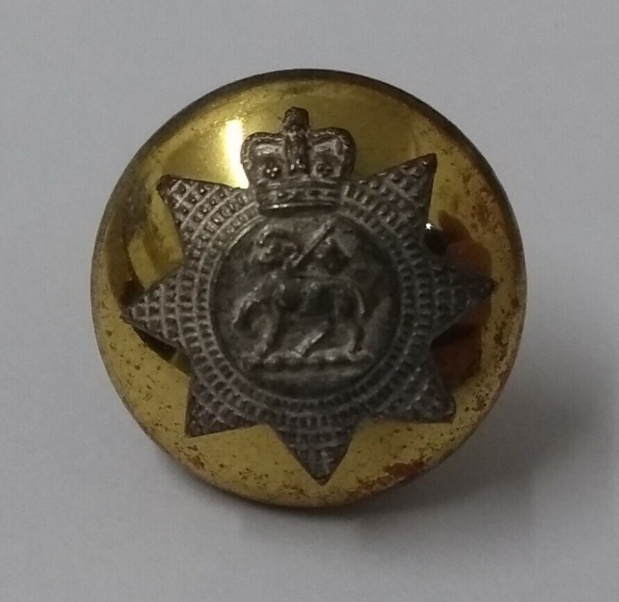 Vintage Army Queens Regiment Issue Mounted Small Button 22L