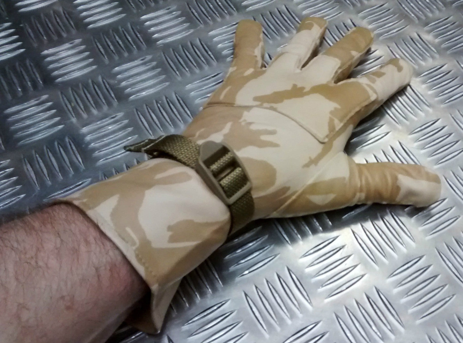 Genuine British Desert Camo Leather Combat Gloves- All Sizes