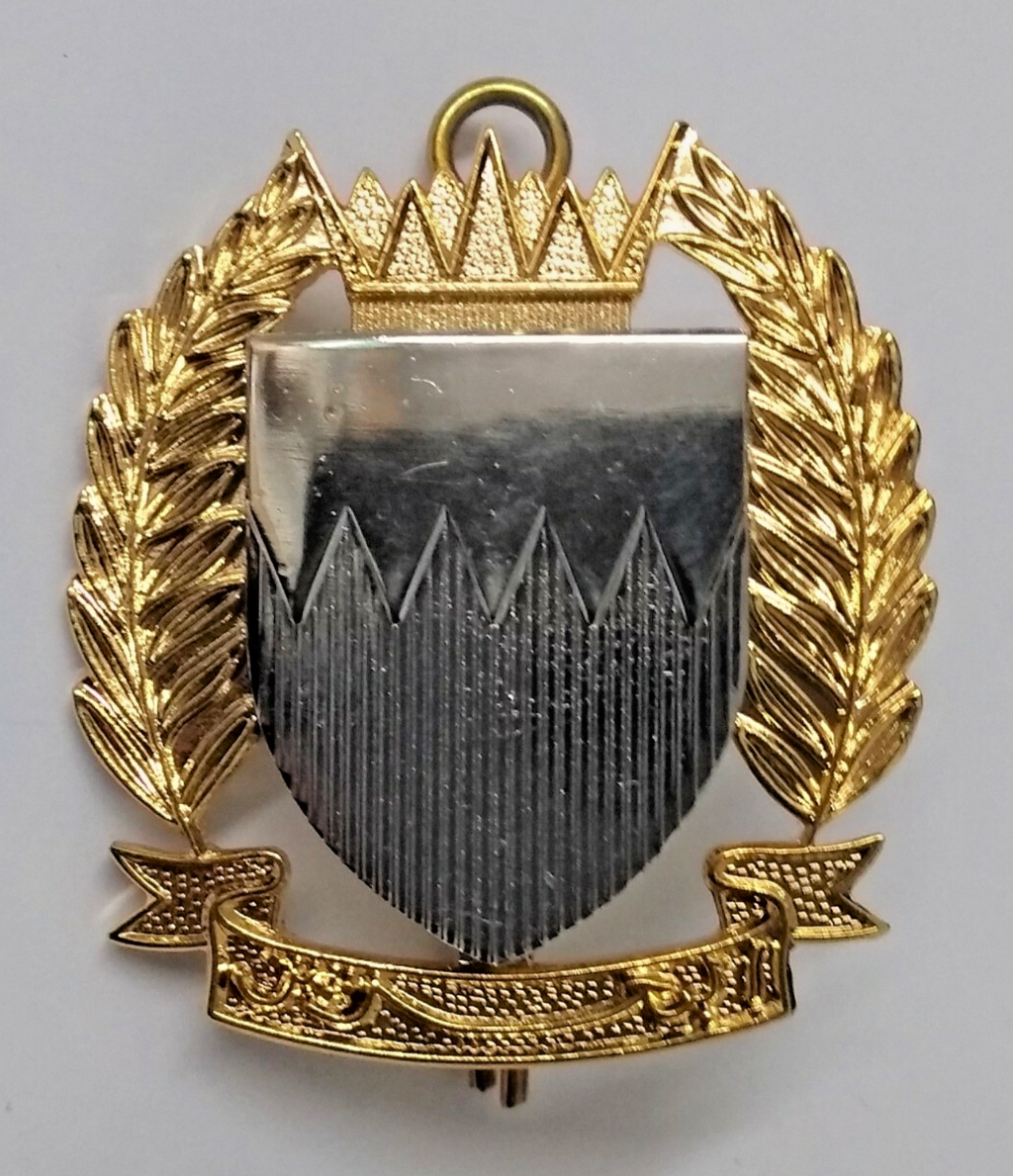 Bahrain Hi Sheen Metal Hat Badge - NEW
