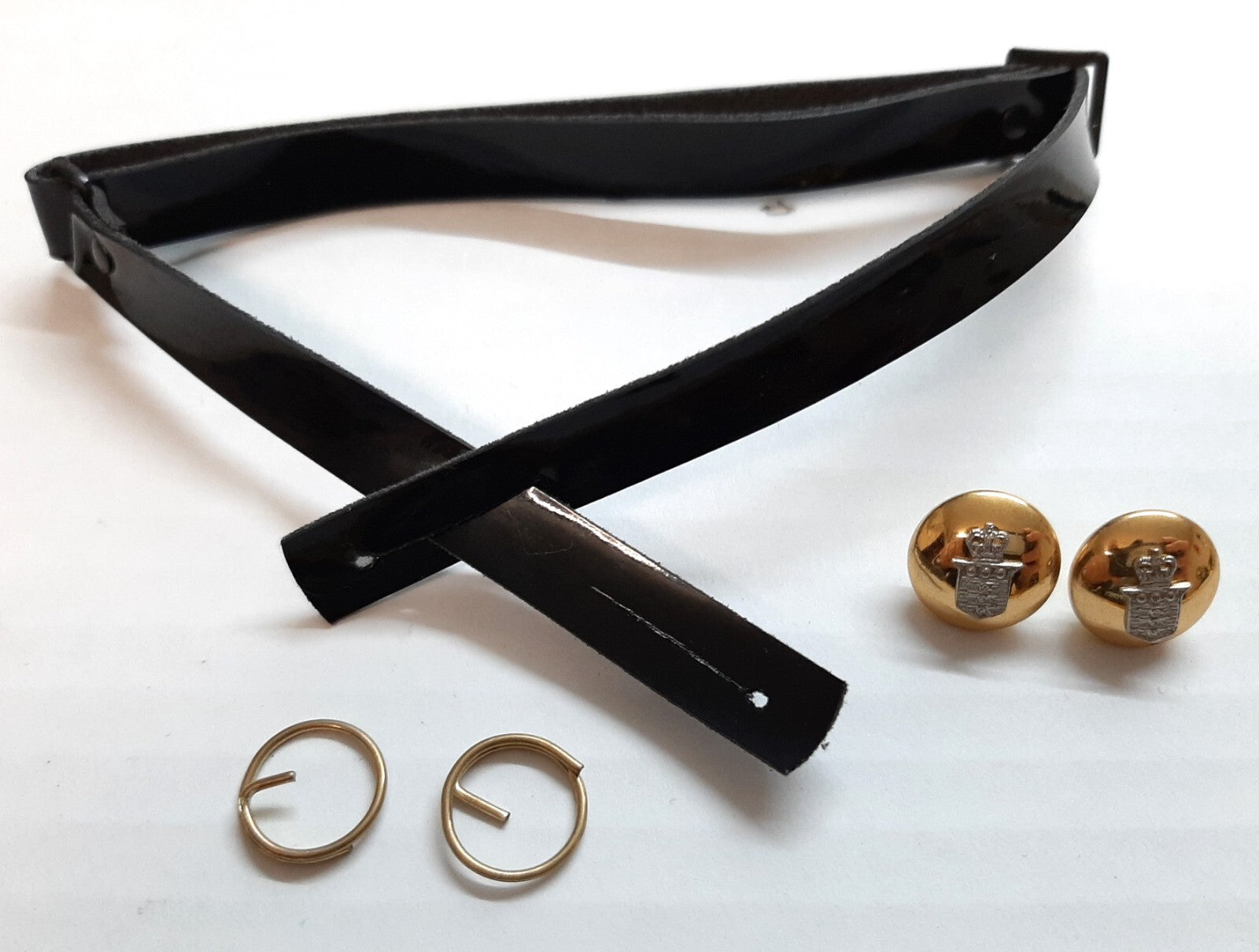 British Army RAOC Chin Strap Set Ordnance Corps Insignia Buttons and Fittings