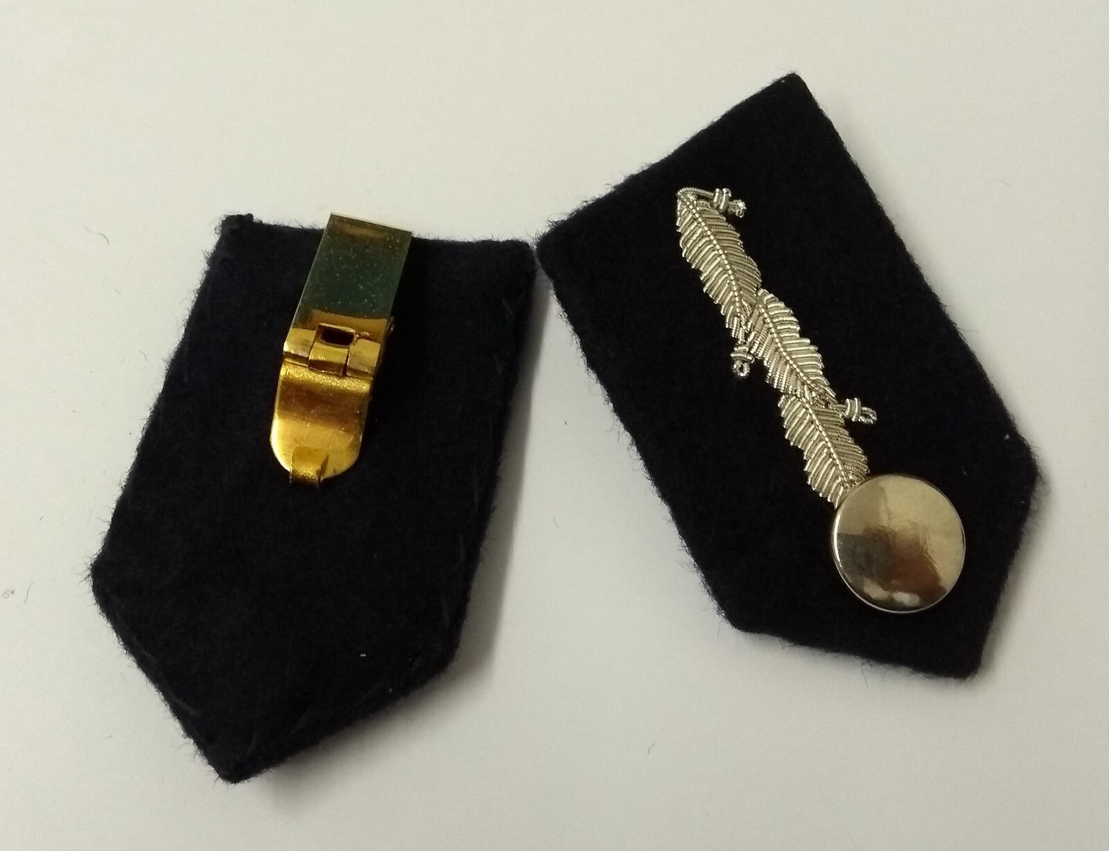 Black Gorgets Collar Tabs With Silver Leaf Insignia Plain Buttons & Clip Backs