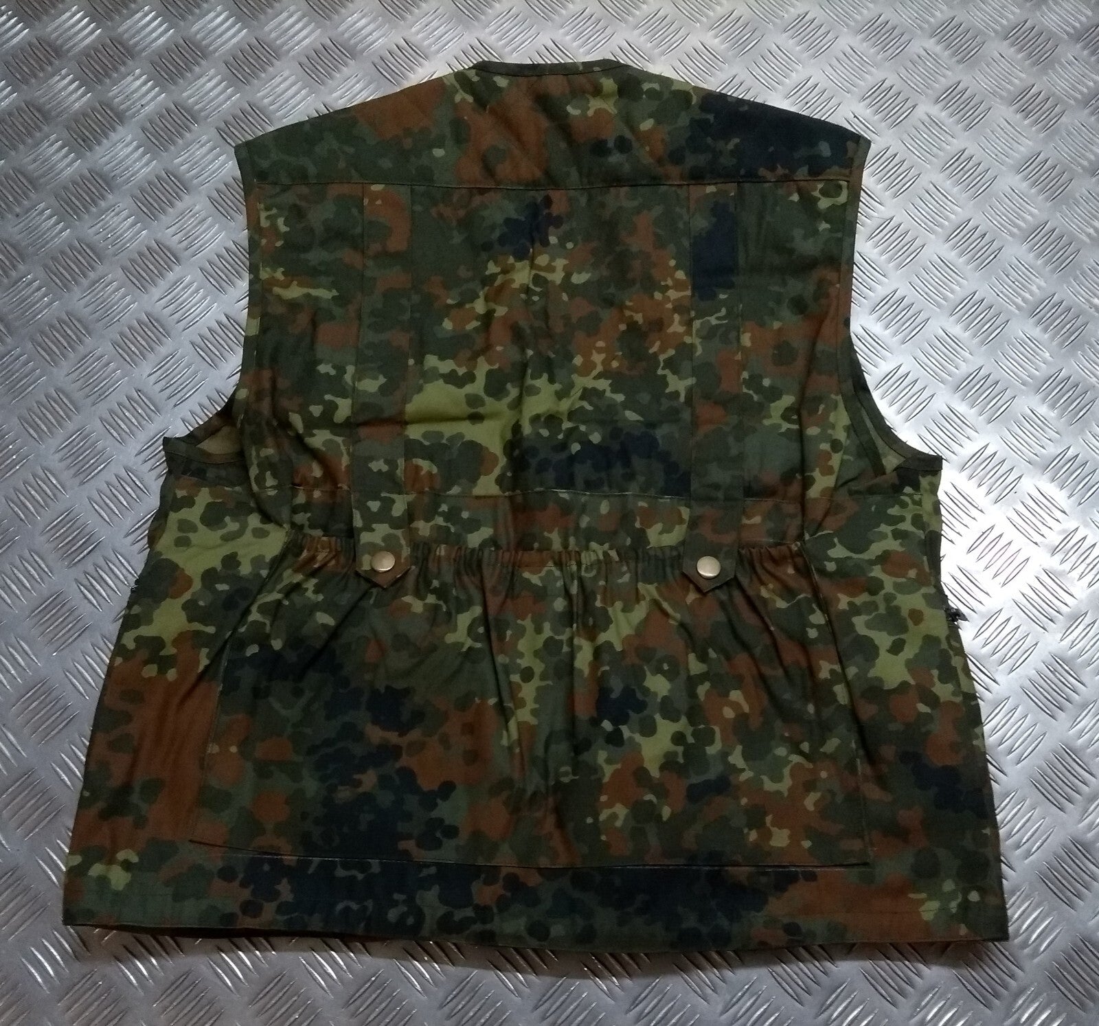 Fishing Hunters Photographers Multi Pocket Vest Flecktarn Camo - NEW