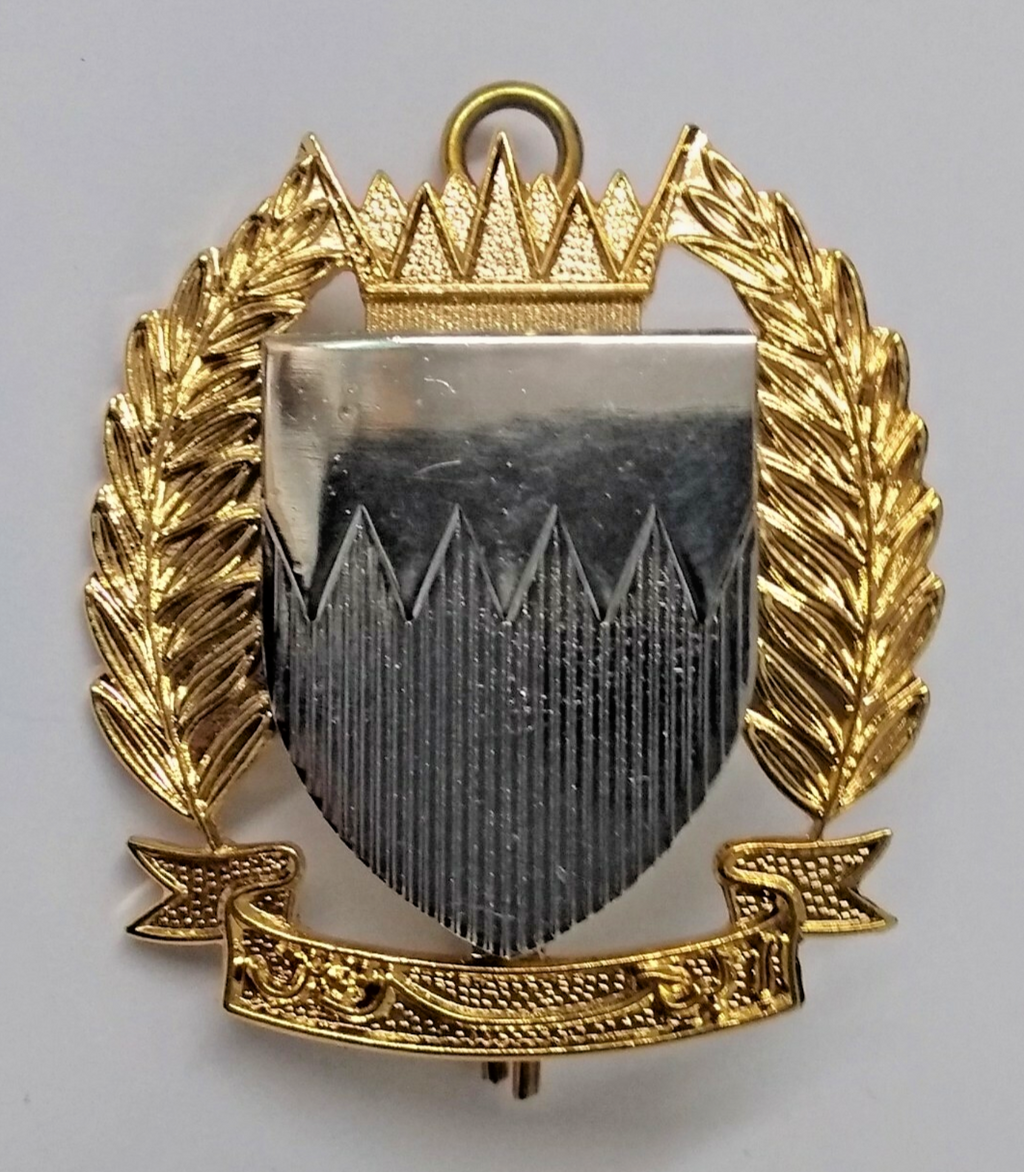 Bahrain Style Shield Insignia Hi Sheen Metal Hat Badge