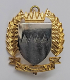 Bahrain Style Shield Insignia Hi Sheen Metal Hat Badge