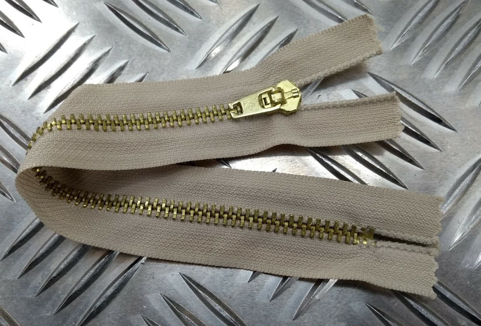 Genuine British Issue 19.5cm Closed End Metal Zip Zipper Beige ZPM205
