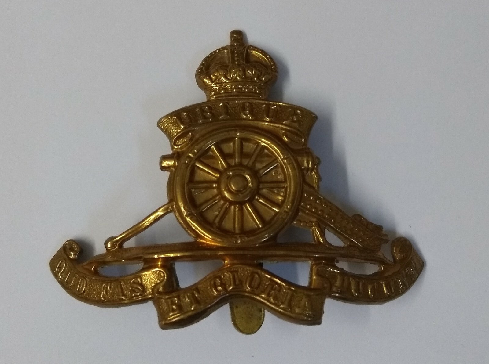 Vintage Royal Artillery Kings Crown Hat Badge British Army issue Old Pattern