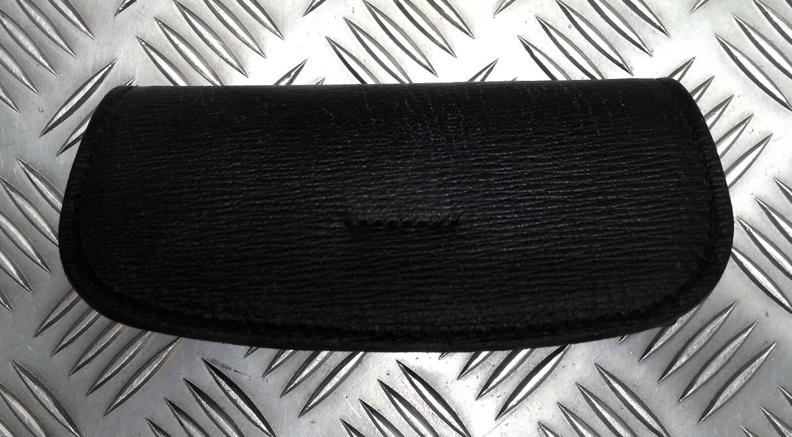 Cross Belt Pouch Subdued Grain Leather Black & Bands Issue No Fixings