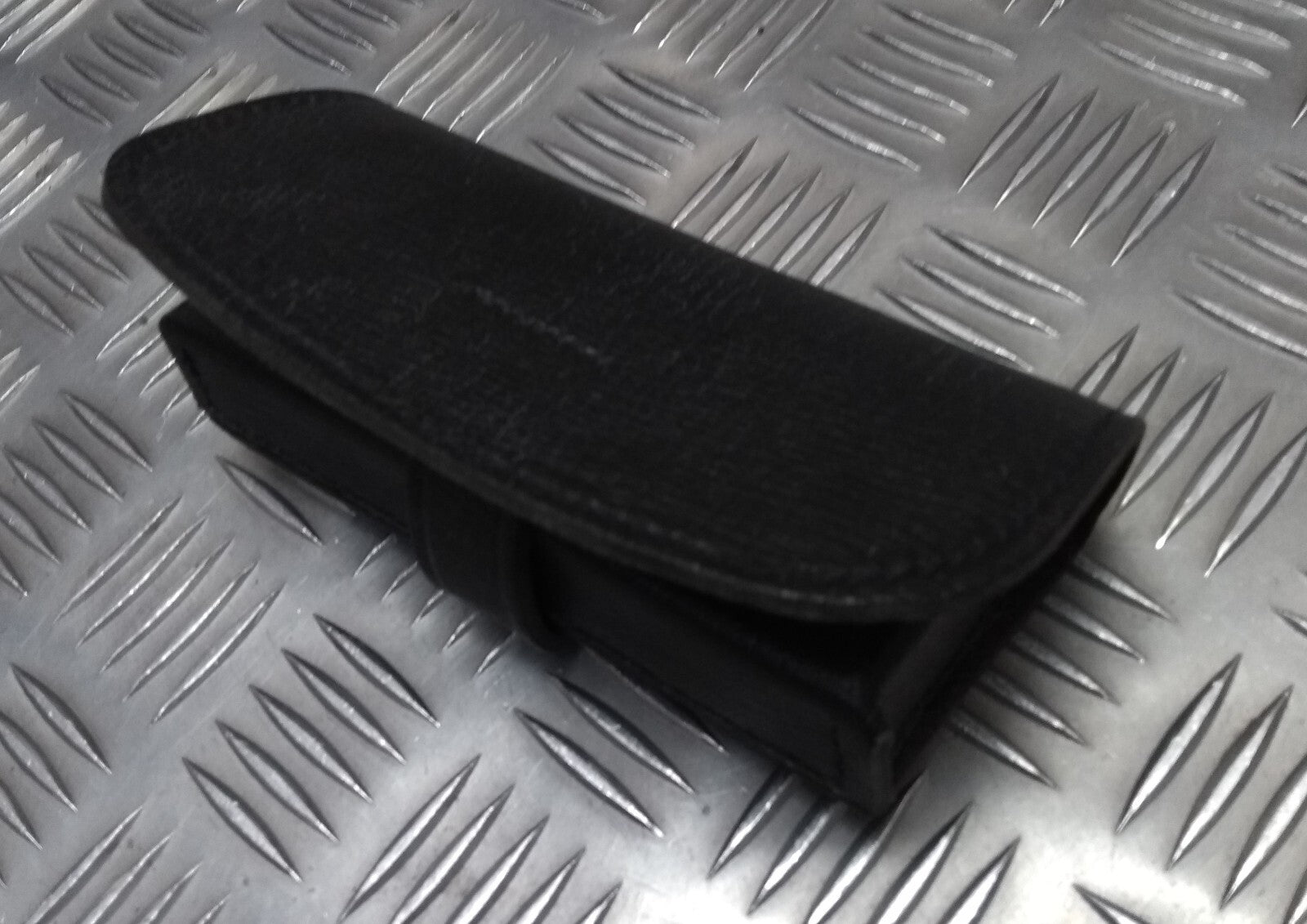 Cross Belt Pouch Subdued Grain Leather Black & Bands Issue No Fixings