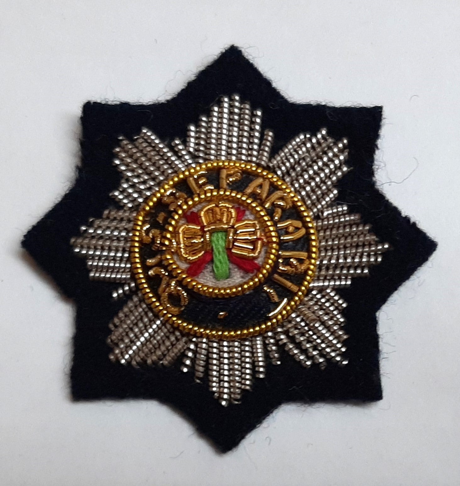 Irish Guards Hand Embroidered Beret Cap Badge "Quis Separabit" Insignia Old PTN