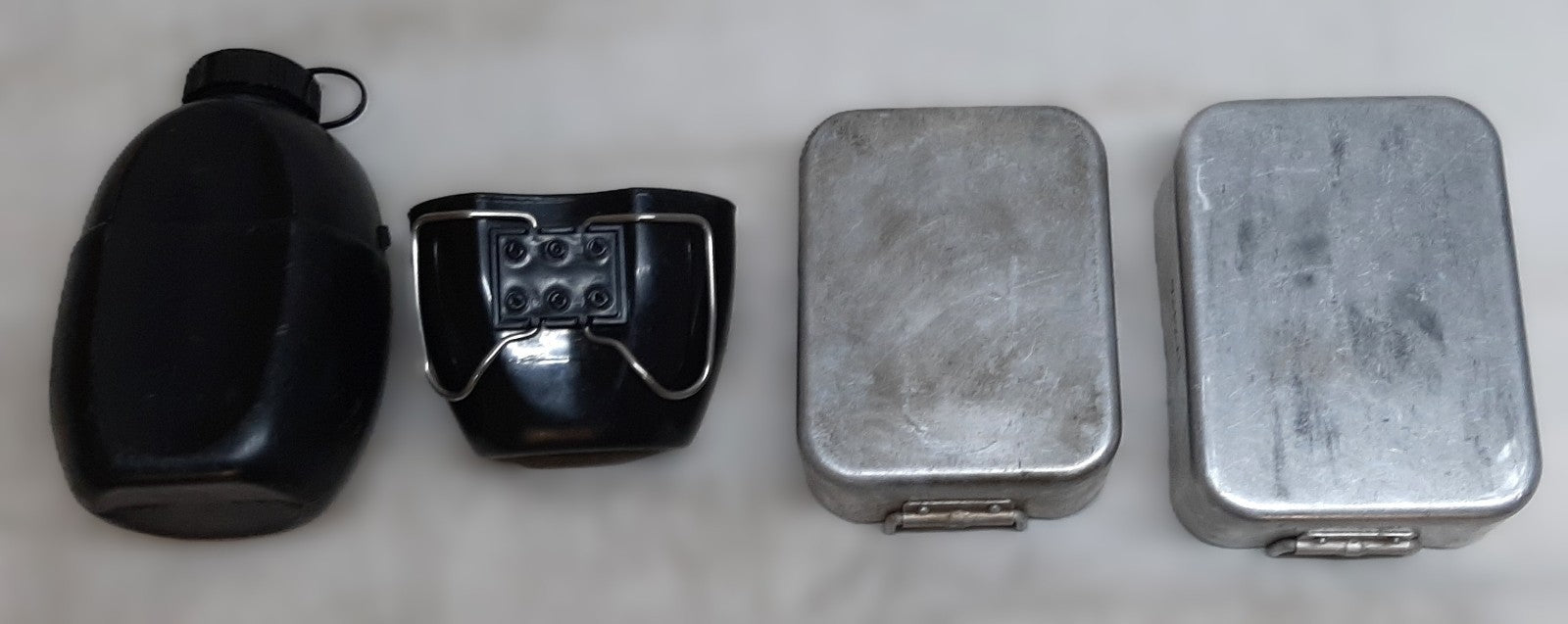Canteen and Pans British Army Mess Tins and 58 Pattern Water Bottle / Mug
