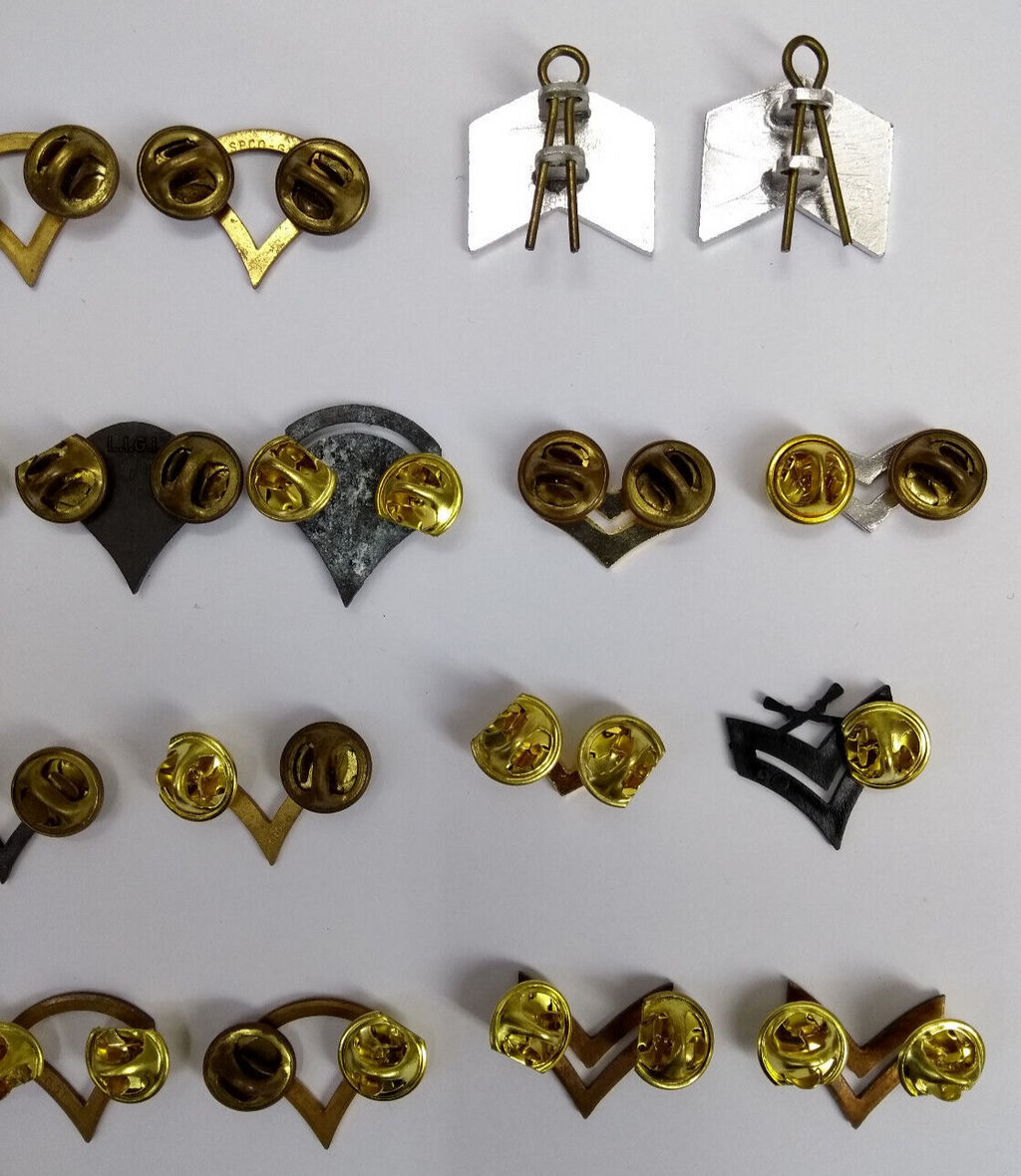 US & Other Metal Badges / Pins / Bars / Chevrons / Ranks x30 Assorted Joblot