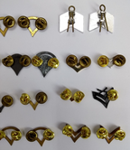 US & Other Metal Badges / Pins / Bars / Chevrons / Ranks x30 Assorted Joblot