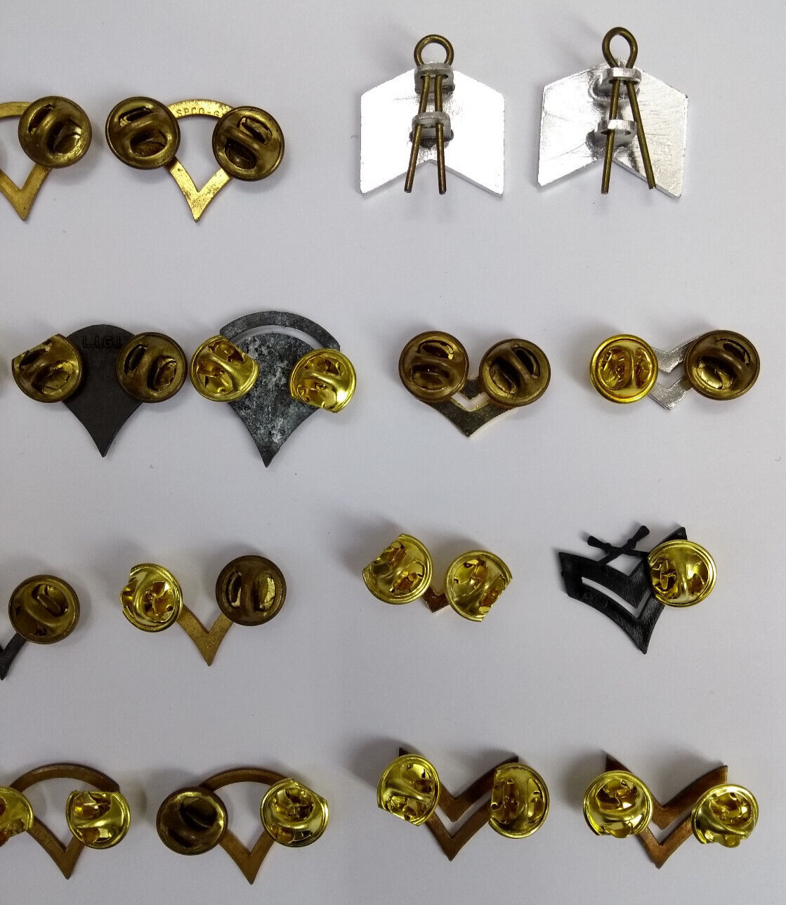 US & Other Metal Badges / Pins / Bars / Chevrons / Ranks x30 Assorted Joblot
