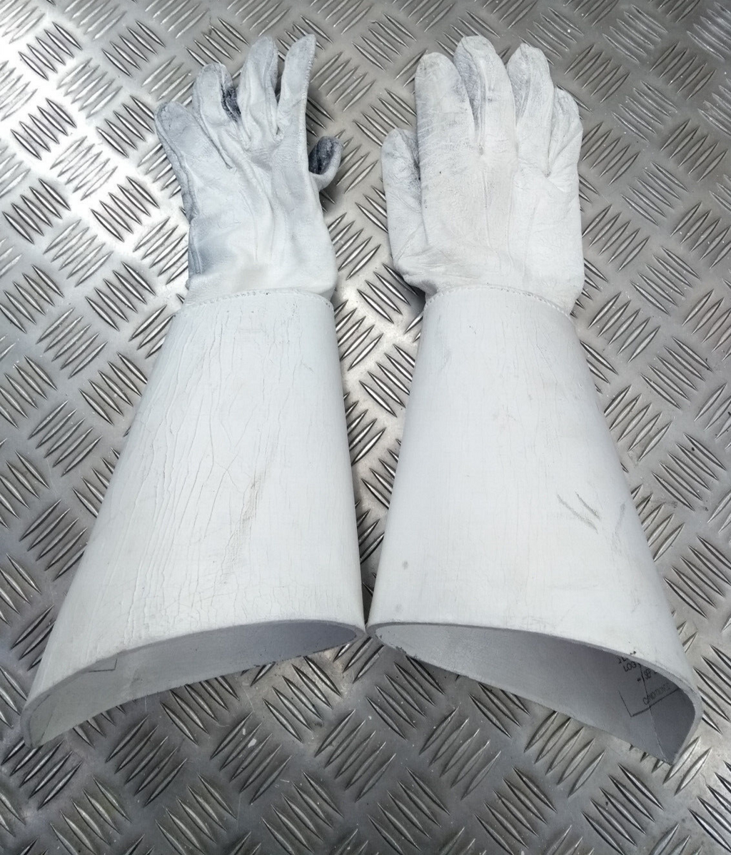 British Army Household Cavalry White Leather Gauntlet Parade Gloves Size 9.