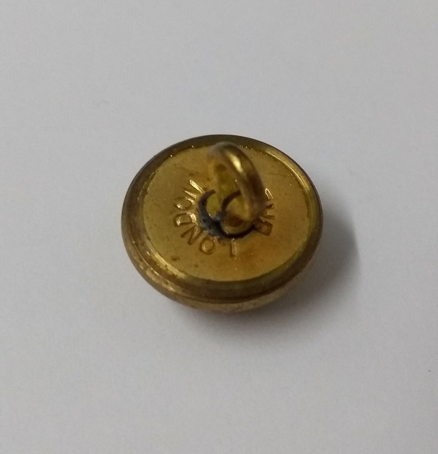 Vintage Army Queens Regiment Issue Mounted Small Button 22L