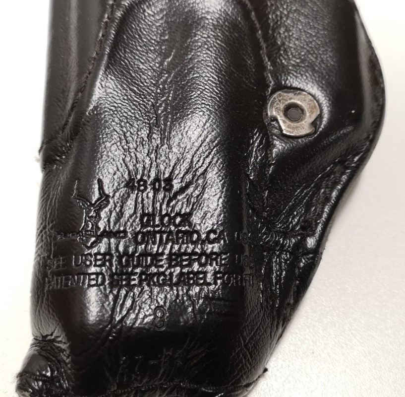 Safariland 27 Inside-the-Pants Black Leather Holster Right Hand with defect