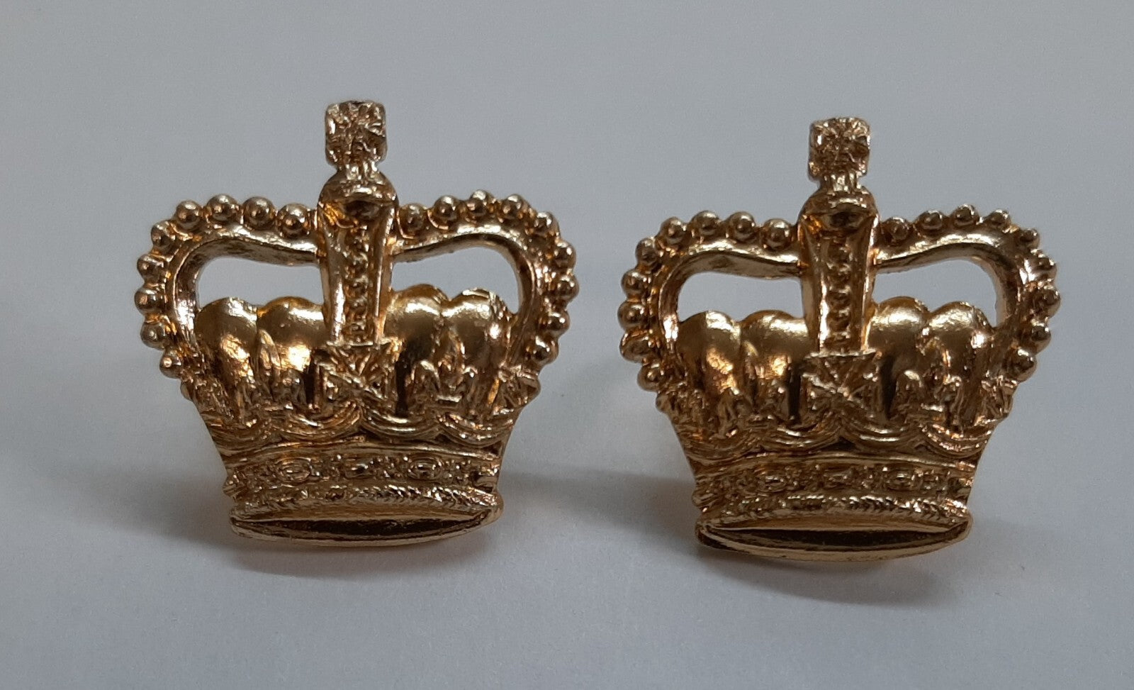 Crown Badges RAF Royal Air Force - Naval OFC Type No Fittings 1 Pair NOS