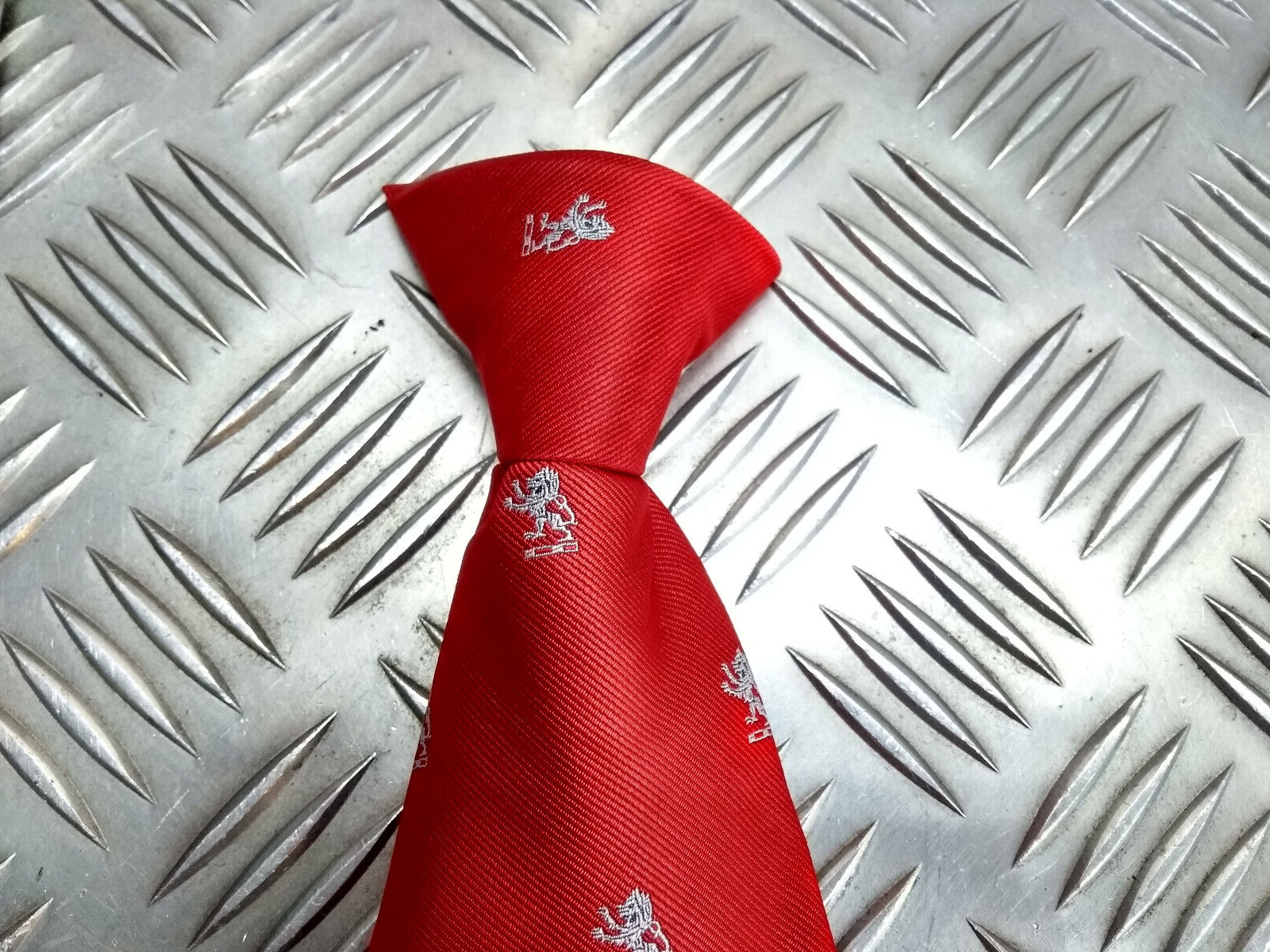 Red Clip On Tie with Grey Lion Insignia Genuine British - NEW