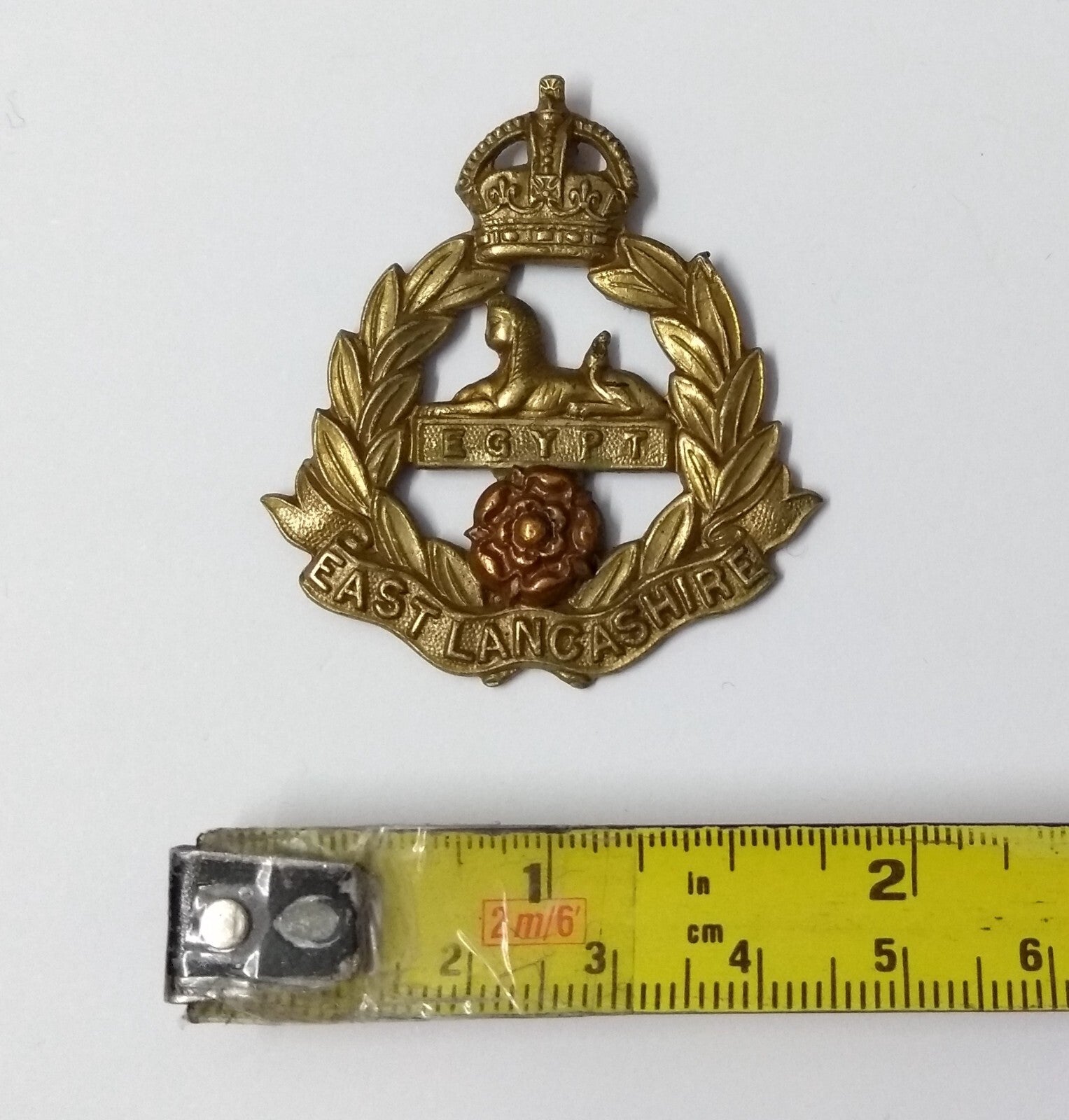 Vintage Kings Crown British Army East Lancashire Regiment Insignia Metal Badge
