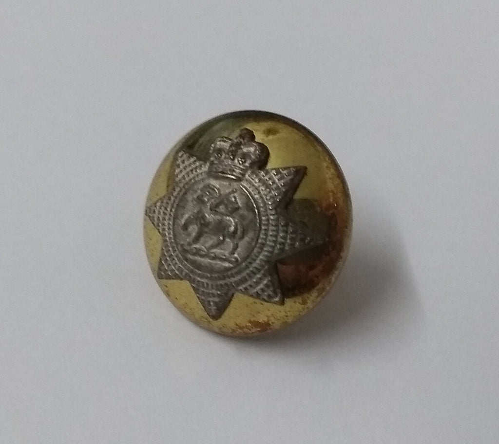 Vintage Army Queens Regiment Issue Mounted Small Button 22L
