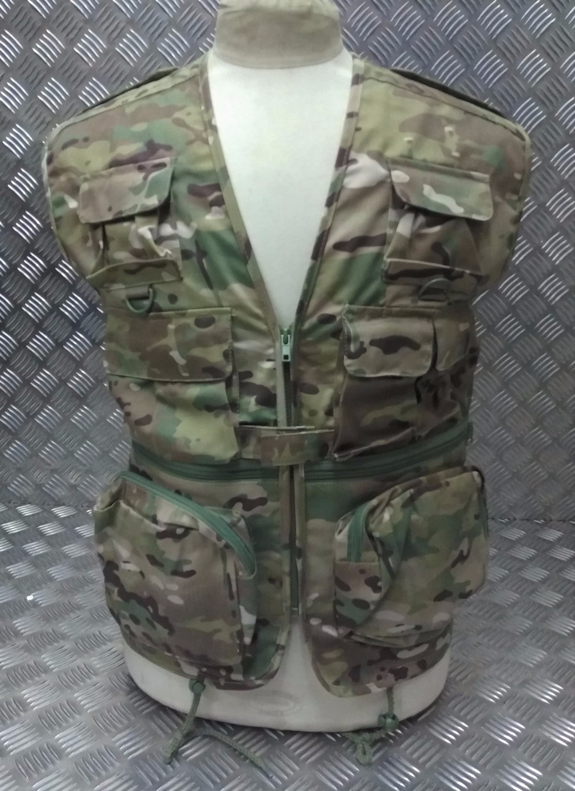 Fishing Hunters Photographers Multi Pocket Vest MTP Multi-Cam - NEW