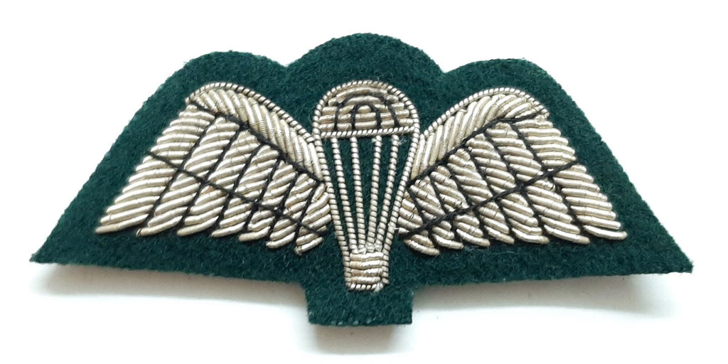 Para Wings British Silver on Green Backing Mess Kit Insignia