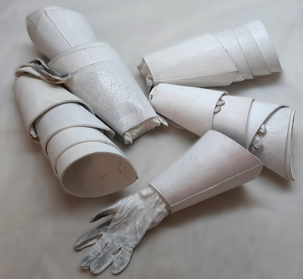 HCav White Gauntlets Bulk Lot of Unsorted Gloves UK GDS 10/Right 10/Left
