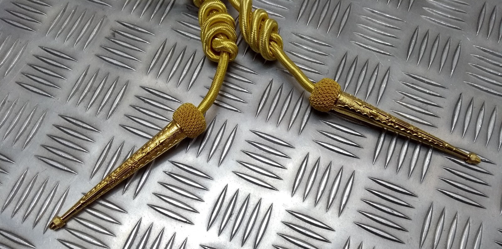 Bahrain Ceremonial Aiguillette Officers Lanyard Metallic Gold Insignia Tip Ends