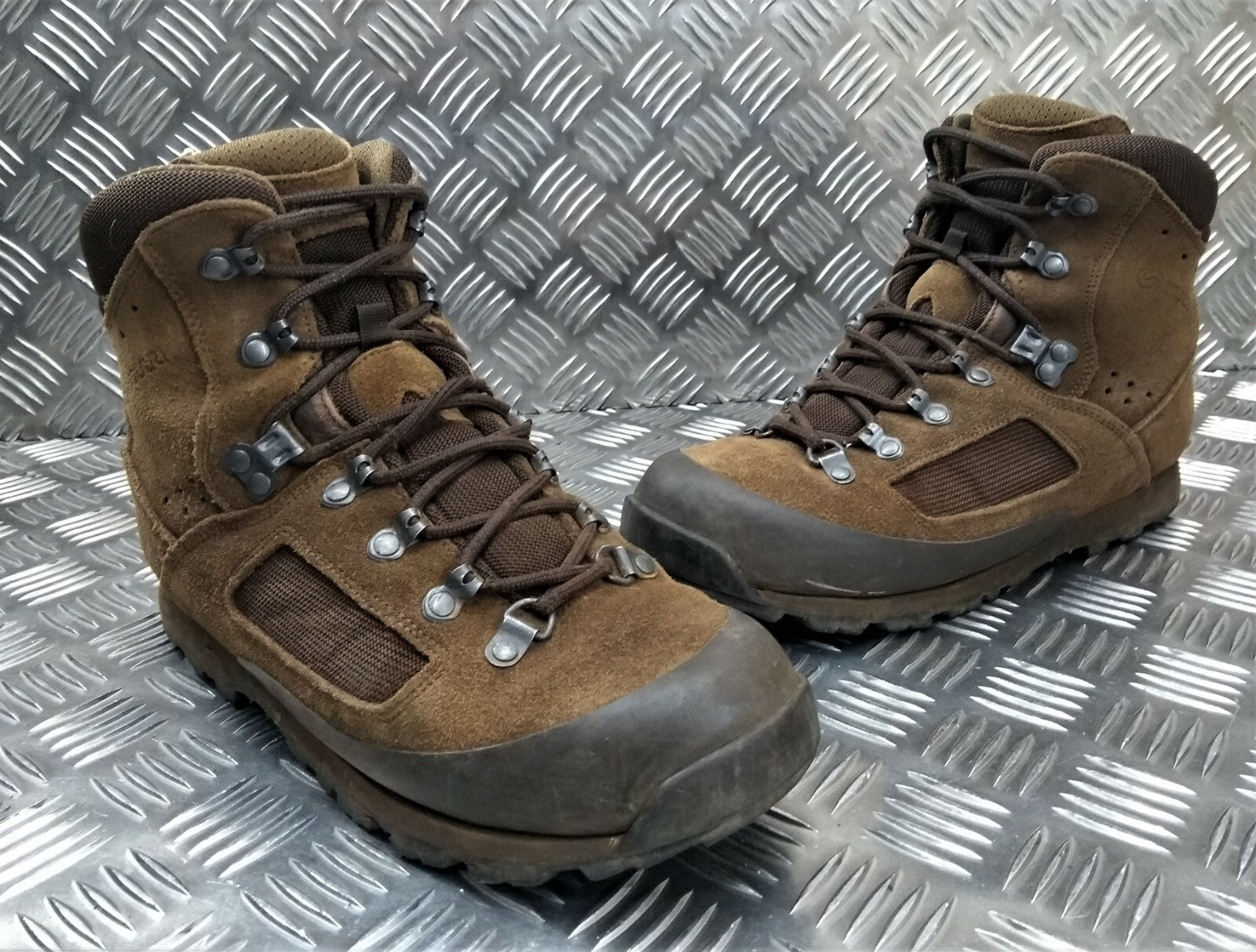 Army Style ITURRI Hi Liability Combat Boots Brown Suede Assorted Sizes