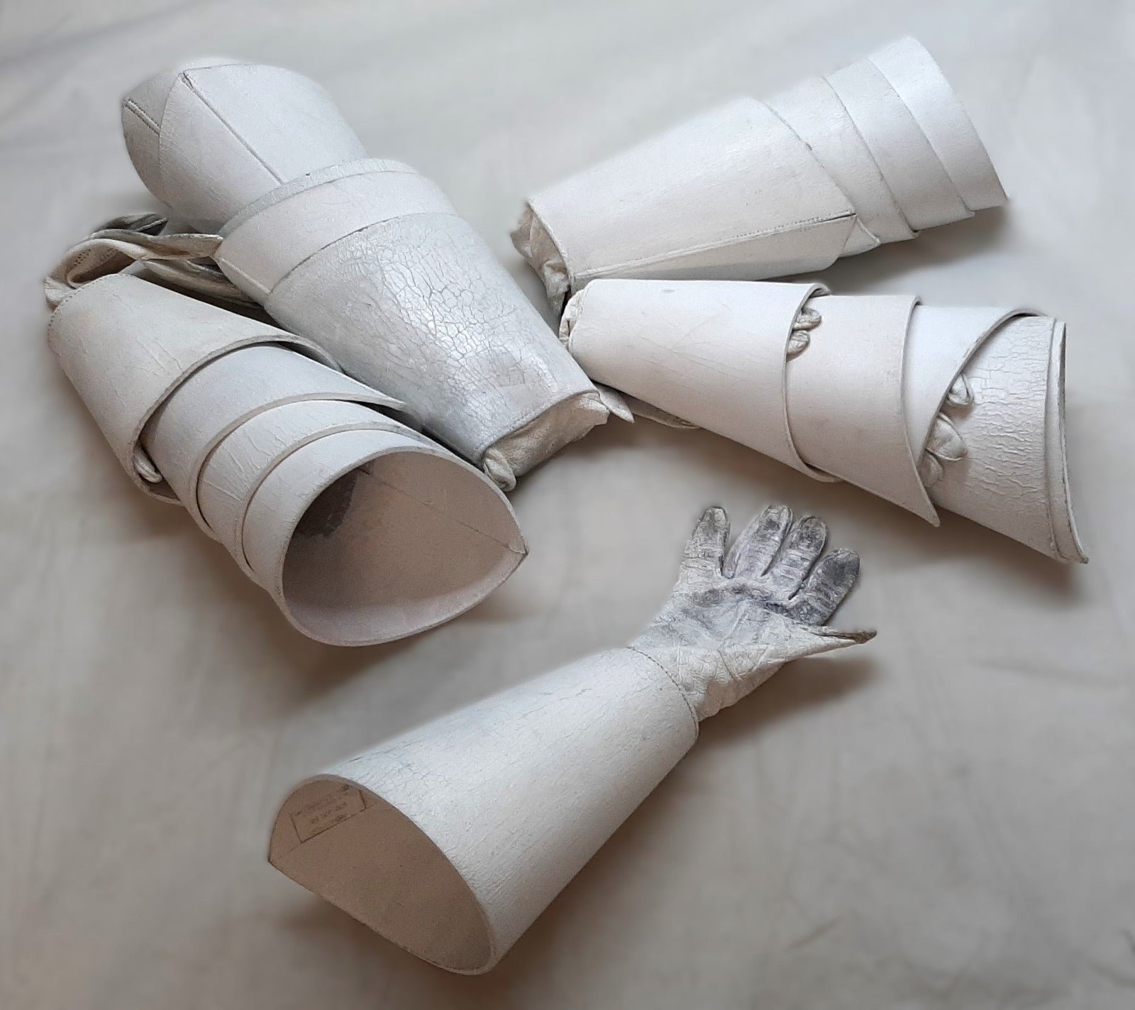 HCav Gauntlets White Lot of Unsorted Size 9 Gloves British Army 10/Right 10/Left