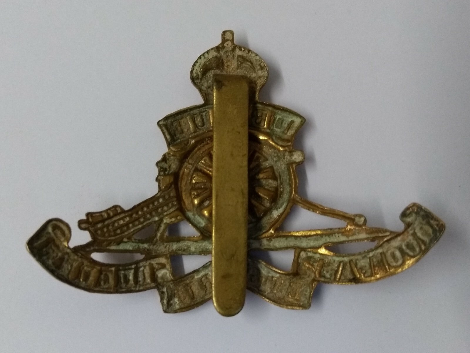 Vintage Royal Artillery Kings Crown Hat Badge British Army issue Old Pattern